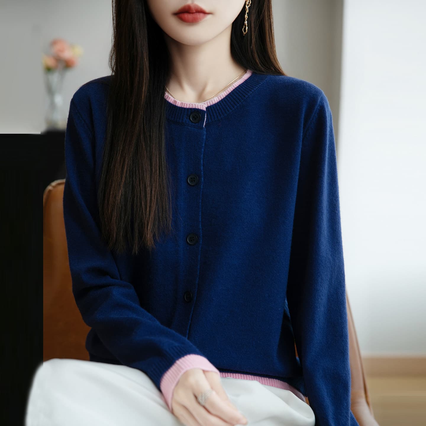 イエベ春/イエベ秋服　配色ラインが映える丸襟ボタン留めニットカーディガン