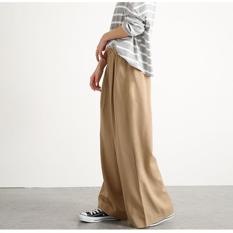 イエベ春/イエベ秋服　ゆったりタック入りワイドシルエットパンツ