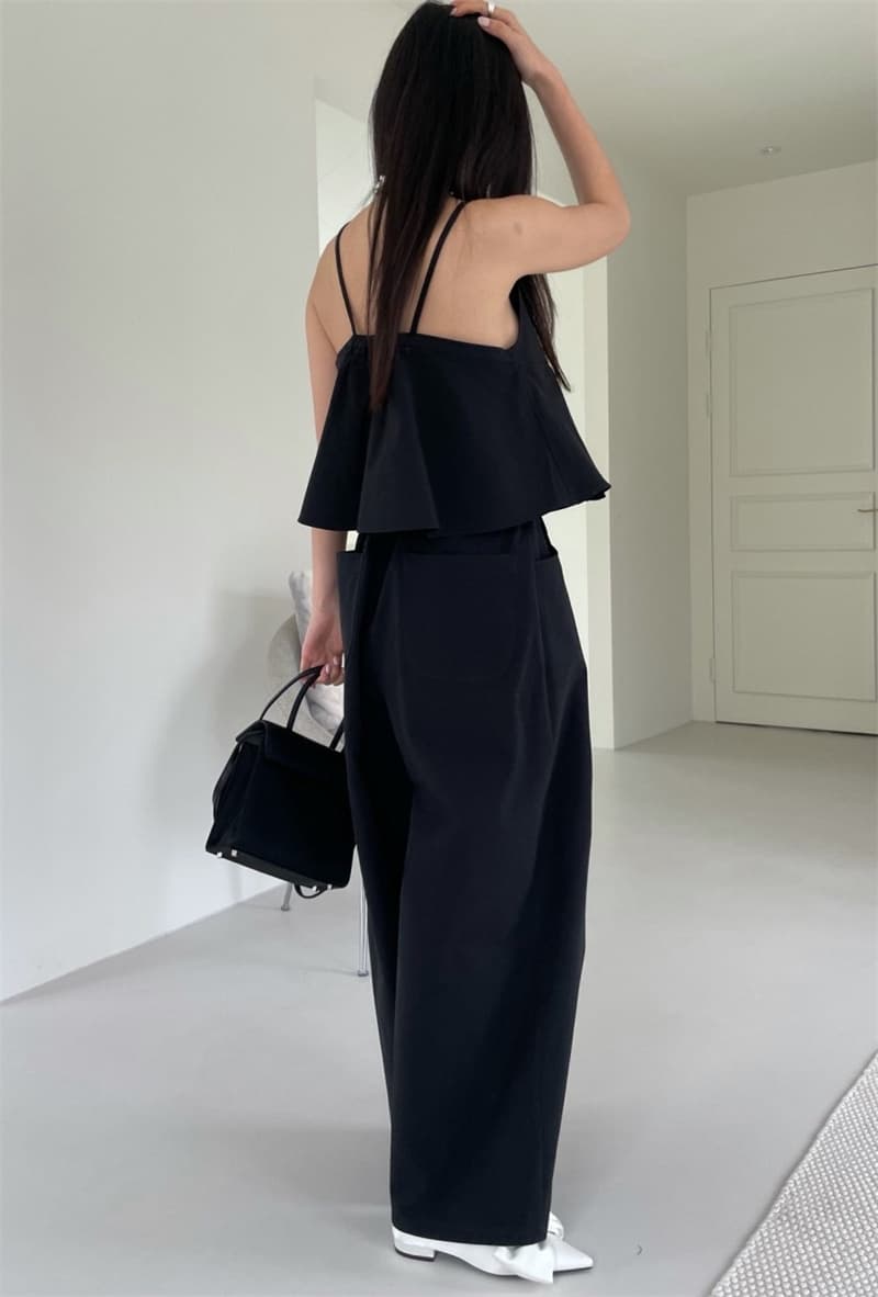 イエベ春/イエベ秋服　リラックス風ノースリーブペプラム上下セットアップ