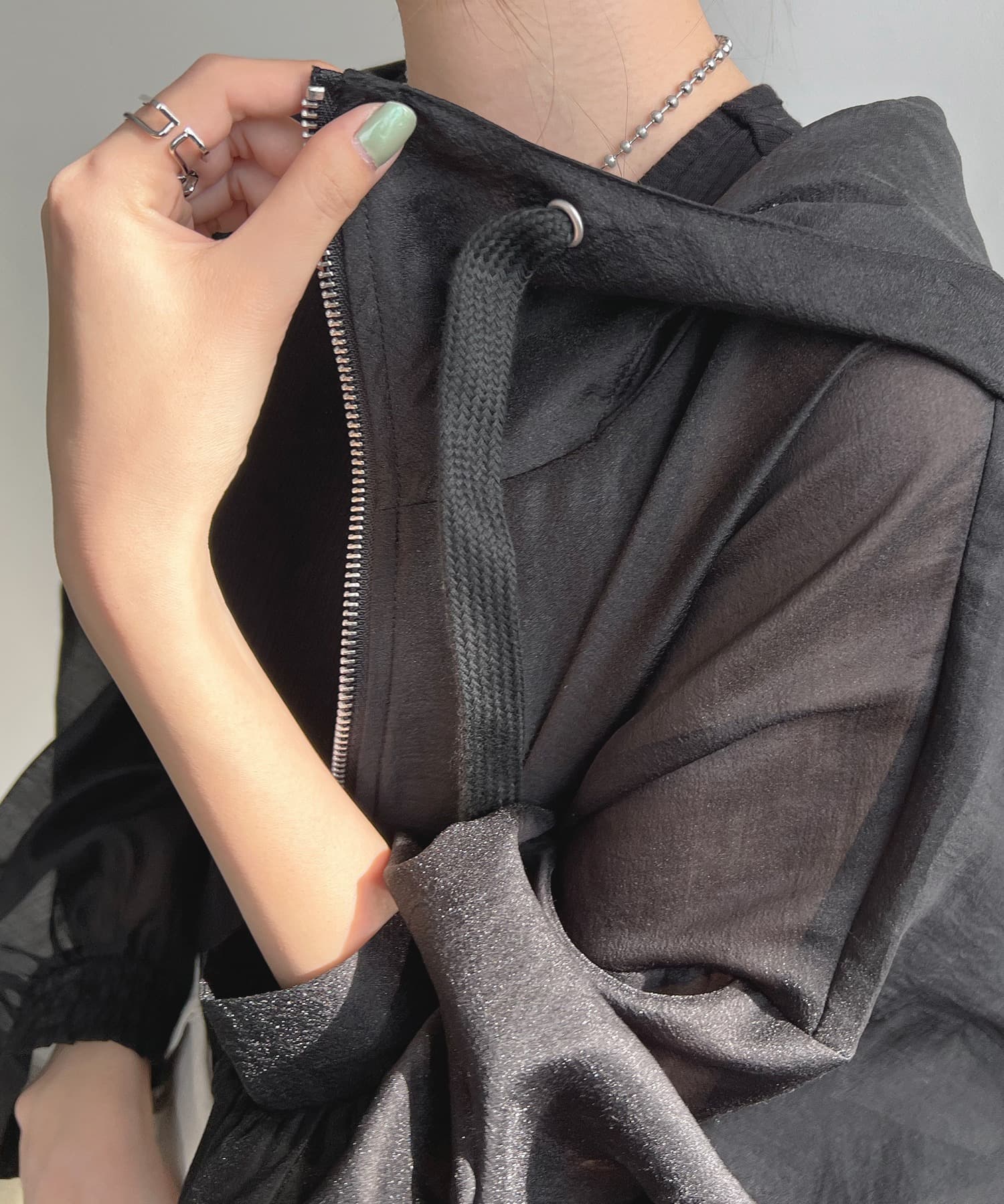 イエベ春/イエベ秋服　 ボリューム袖フード付きジップアップブルゾン
