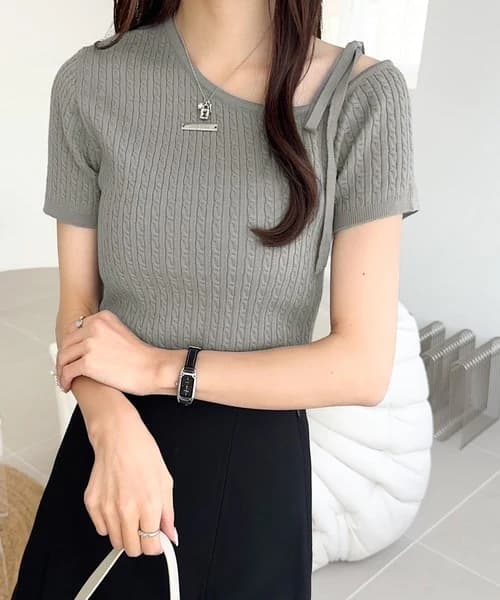 イエベ春/イエベ秋服　リボンネックケーブル編みニット