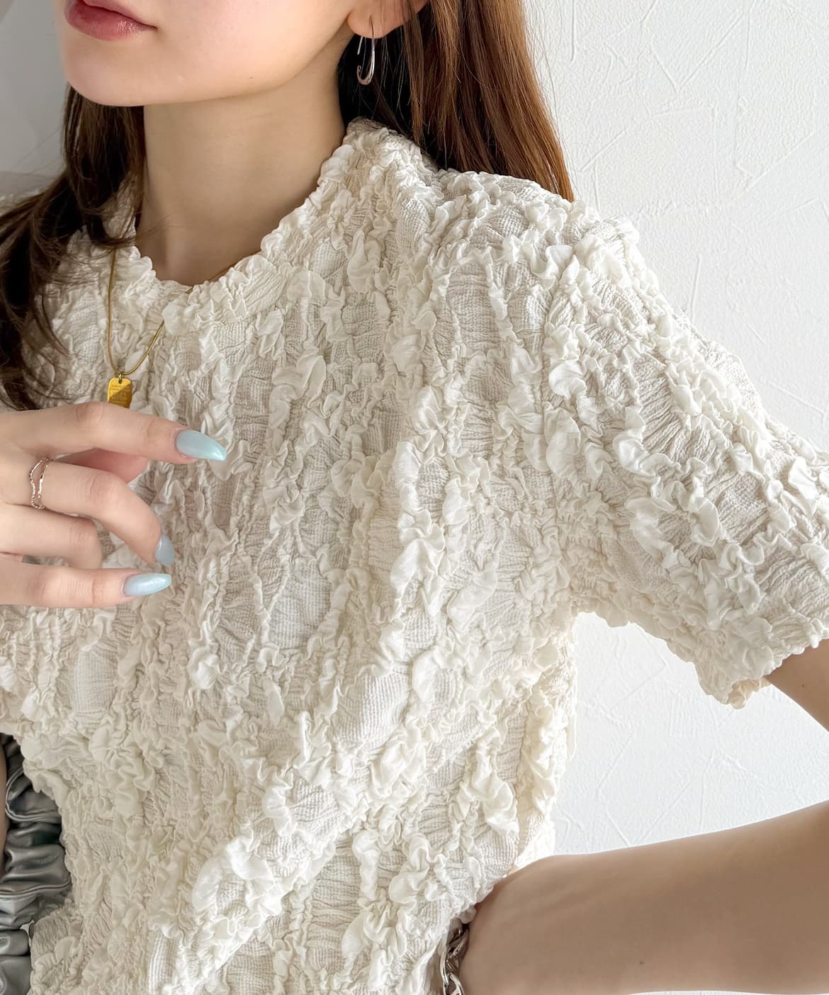 イエベ春/イエベ秋服　立体花模様クロップドTシャツ