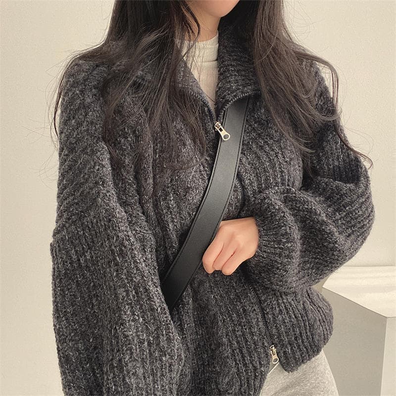 イエベ春/イエベ秋服　ケーブル編みジップアップニット