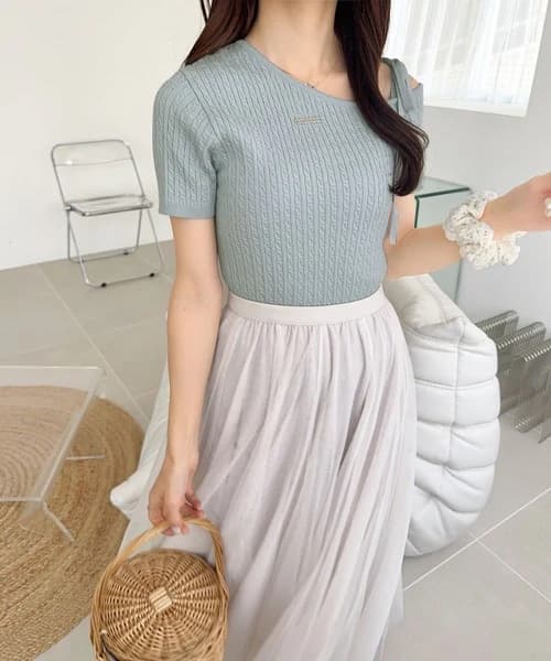 イエベ春/イエベ秋服　リボンネックケーブル編みニット