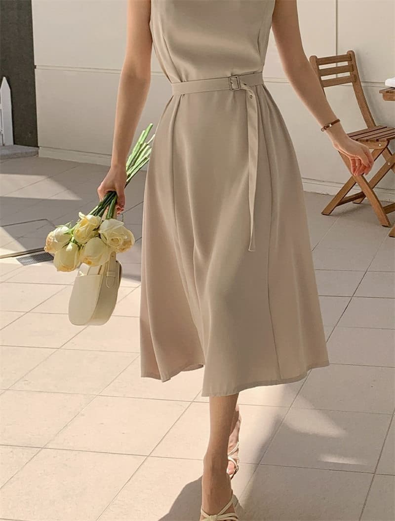 イエベ春/イエベ秋服　上品シルエット ノースリーブワンピース