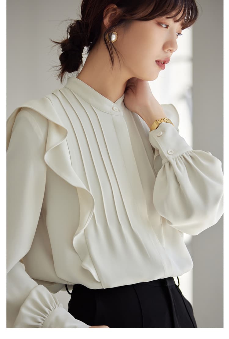 イエベ春/イエベ秋服　　立体ピンタック襟付き長袖ブラウス