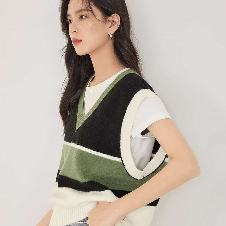 イエベ春/イエベ秋服　Vネック重ね着風ニットベスト