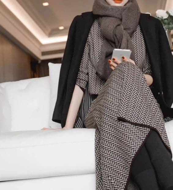 イエベ秋服　ニットトップス × スカート  セットアップ