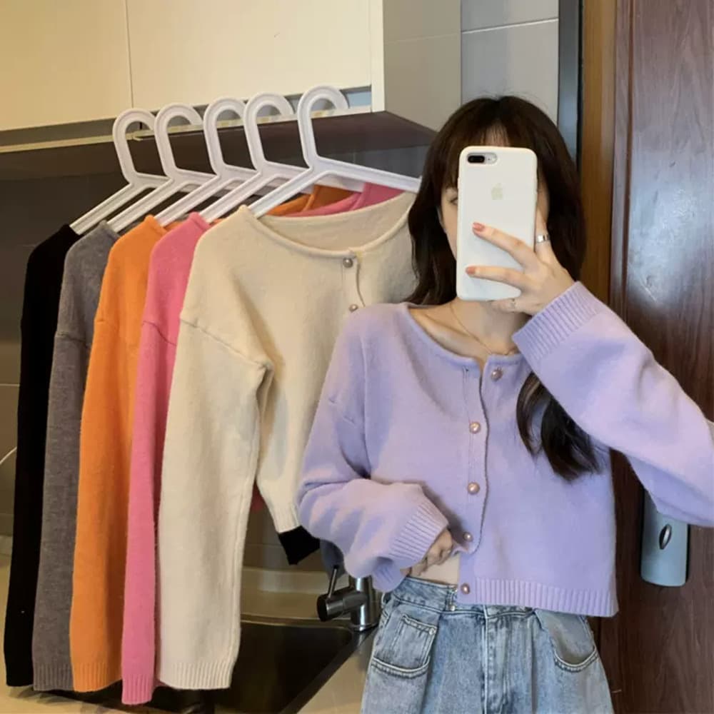 イエベ春/イエベ秋服 ボタン付きショートニット