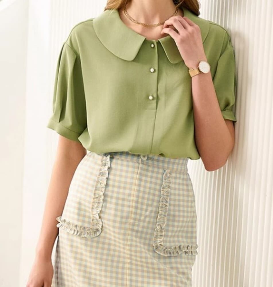 ブルベに似合う服の色と特徴を紹介!【26年6月最新】