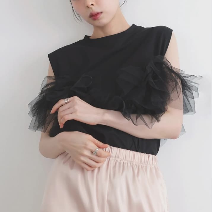 イエベ秋服 チュール重ね上品ノースリーブブラウス