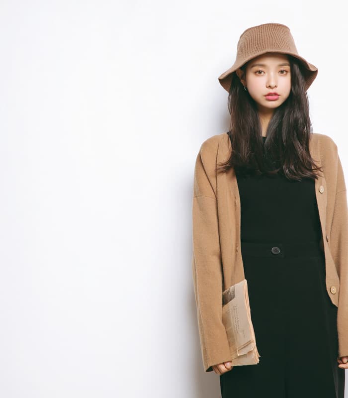 イエベ春/イエベ秋服 上品な ベージュ 柔らか素材 ボタン留め ゆったり カーディガン`