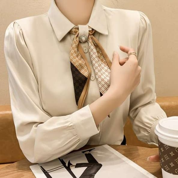 イエベ春/イエベ秋服 エレガントリボンタイ付シャツブラウス