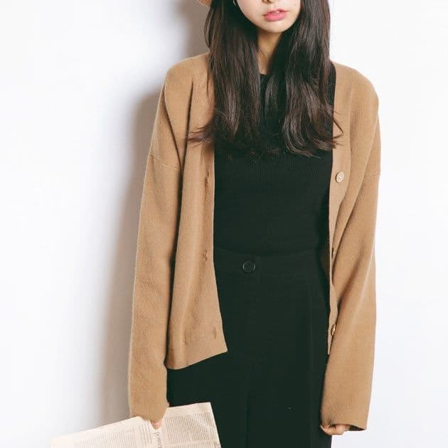 イエベ春/イエベ秋服 上品な ベージュ 柔らか素材 ボタン留め ゆったり カーディガン`