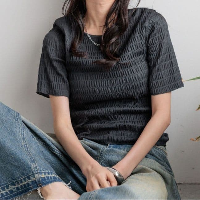 イエベ春/イエベ秋服 立体模様のシャーリングトップス