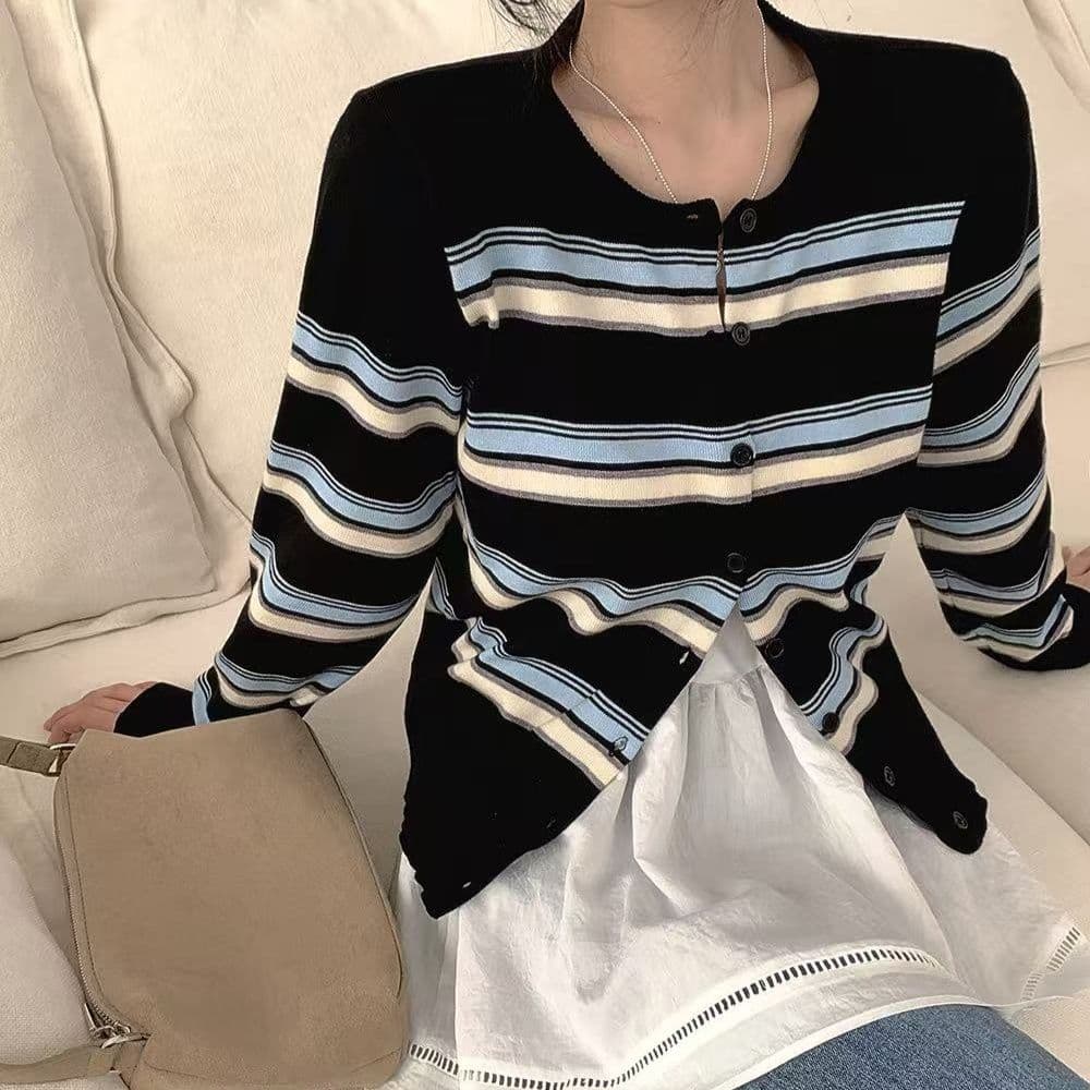 イエベ秋服 ボーダー柄ニット