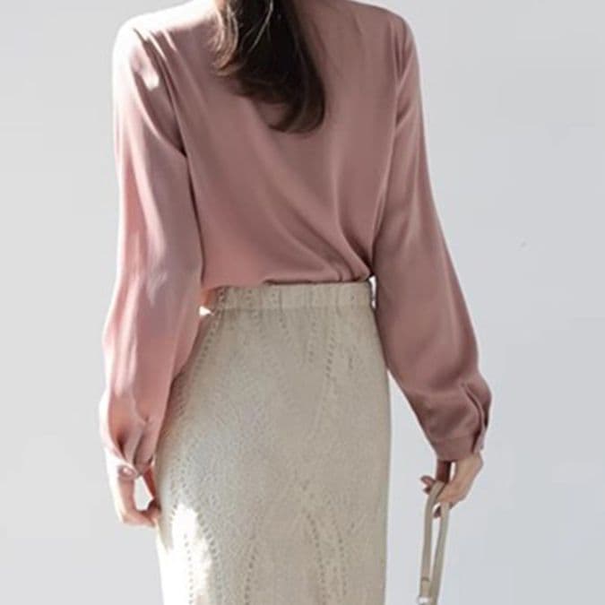 イエベ春服 上品なボウタイ付き長袖ブラウス