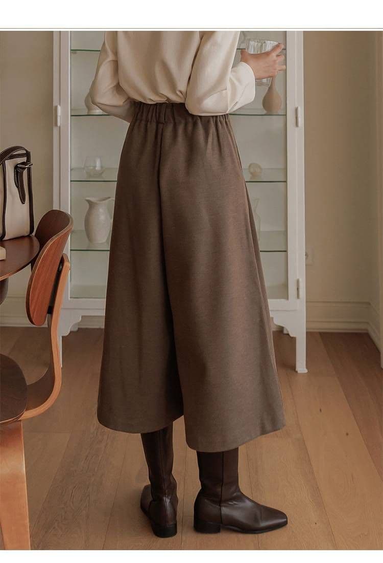 イエベ春/イエベ秋服 上品な女性らしさを演出するハイウエストガウチョパンツ