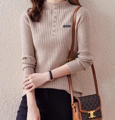 イエベ春/イエベ秋服 リブ編み前開きボタン付きハイネックニット