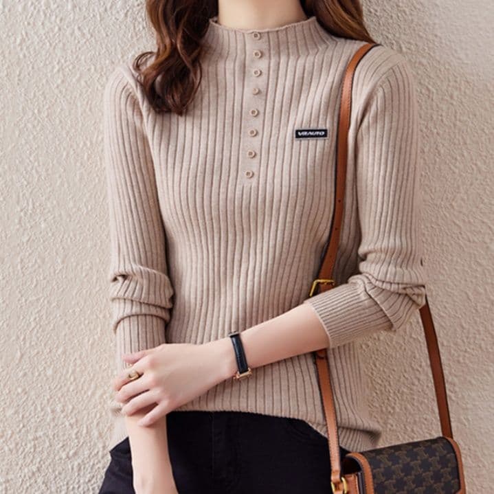 イエベ春/イエベ秋服 リブ編み前開きボタン付きハイネックニット