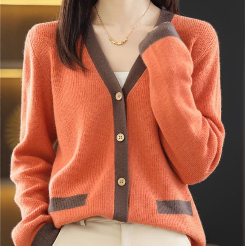 イエベ春/イエベ秋服 配色切替ボタン付深襟ニット・カーディガン