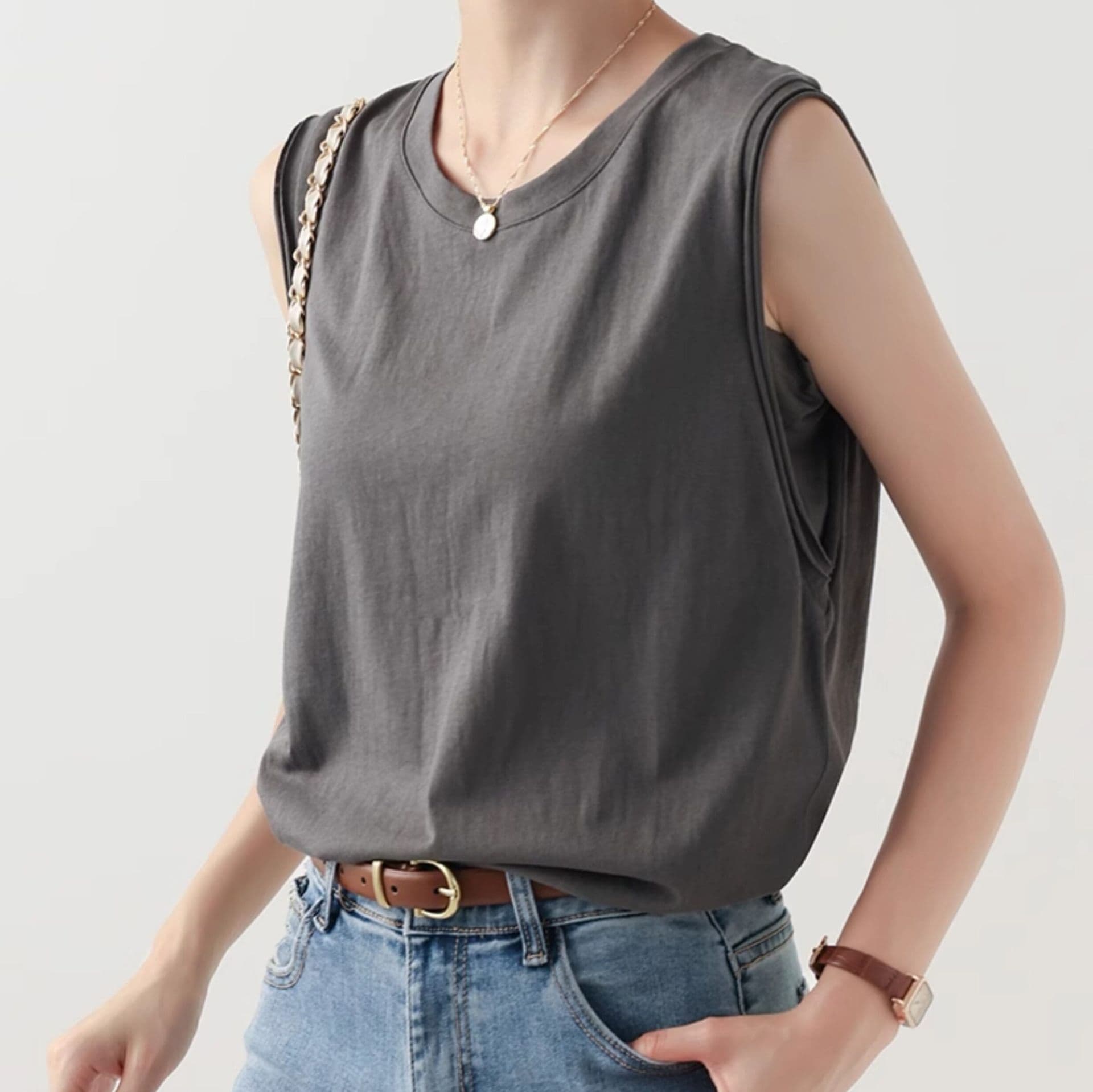 イエベ秋服 ミニマルノースリーブゆったりシルエットトップス