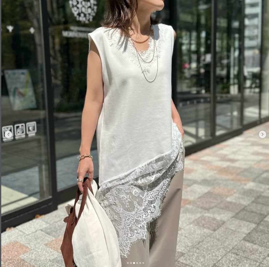 イエベ春/イエベ秋服 アシンメトリー レース飾り 半袖Tシャツ