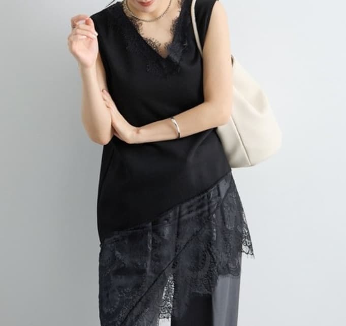イエベ春/イエベ秋服 アシンメトリー レース飾り 半袖Tシャツ