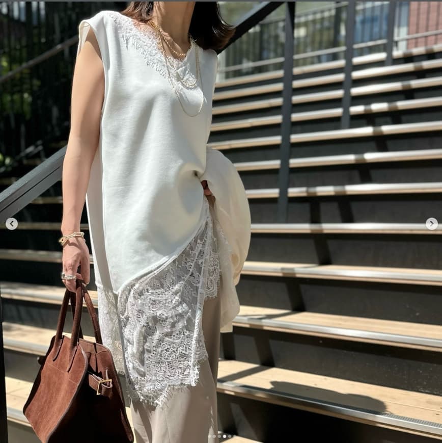 イエベ春/イエベ秋服 アシンメトリー レース飾り 半袖Tシャツ