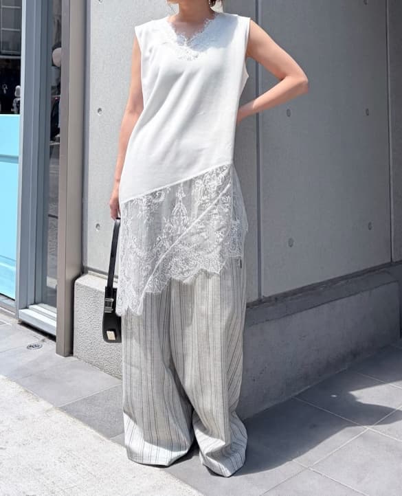イエベ春/イエベ秋服 アシンメトリー レース飾り 半袖Tシャツ
