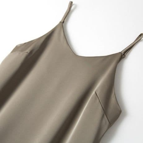 イエベ春/イエベ秋服 上品サテン調キャミソール型ワンピース