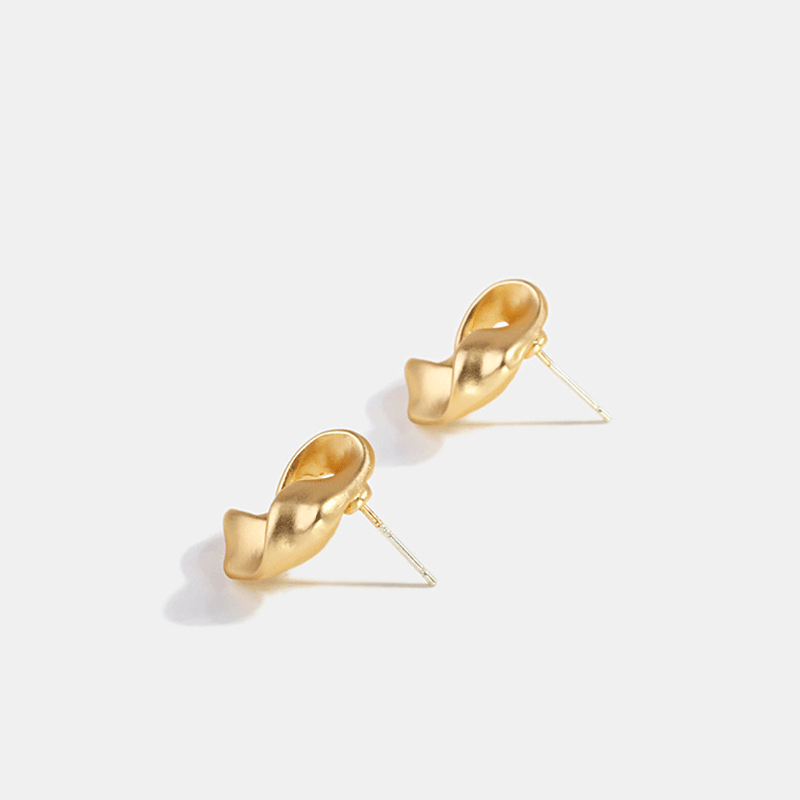 イエベ春/イエベ秋服 ねじれデザイン ゴールドピアス アクセサリー 上品レトロ