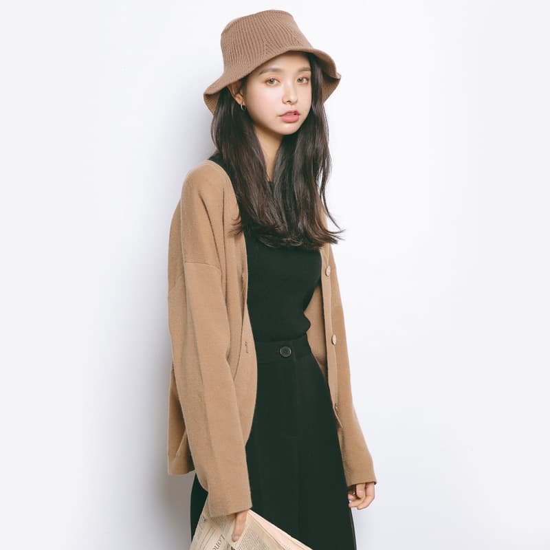 イエベ春/イエベ秋服 上品な ベージュ 柔らか素材 ボタン留め ゆったり カーディガン`