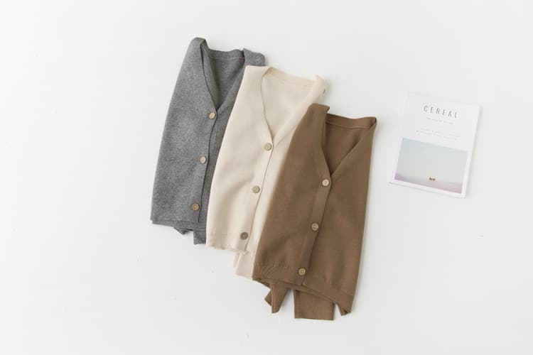 イエベ春/イエベ秋服 上品な ベージュ 柔らか素材 ボタン留め ゆったり カーディガン`