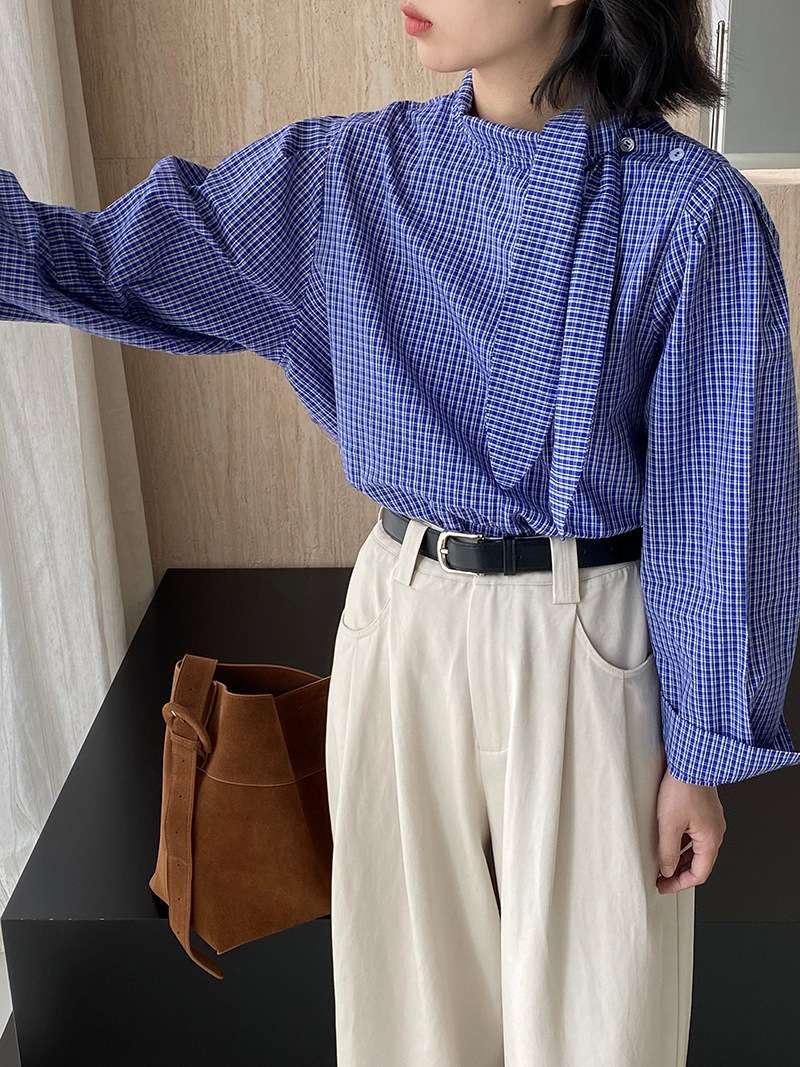 イエベ春/イエベ秋服 シャーリングタイ付きフェミニンブラウス