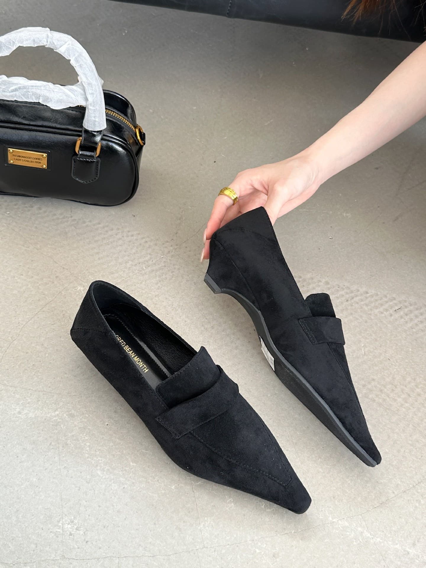 イエベ春/イエベ秋服 ポインテッドトゥ スエードローファー