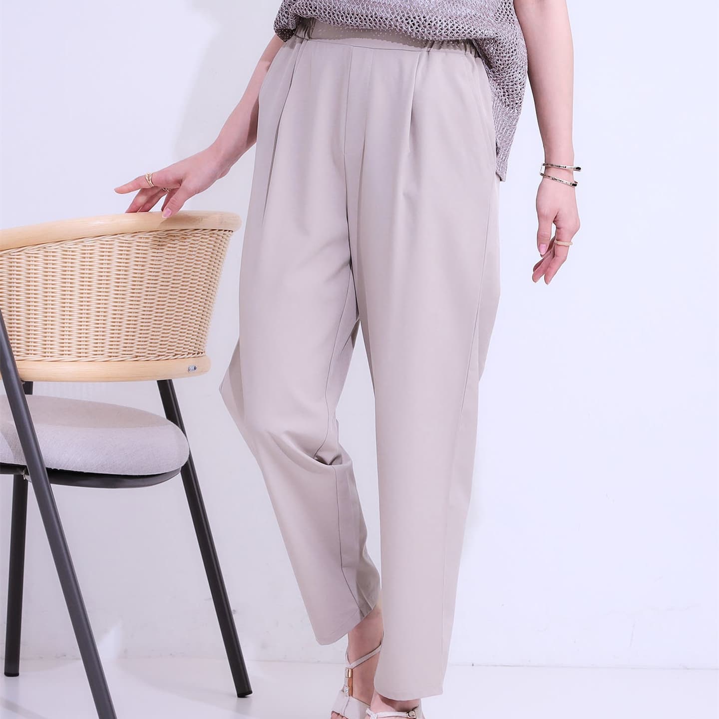 イエベ春/イエベ秋服 やわらか仕立て上品テーパードパンツ