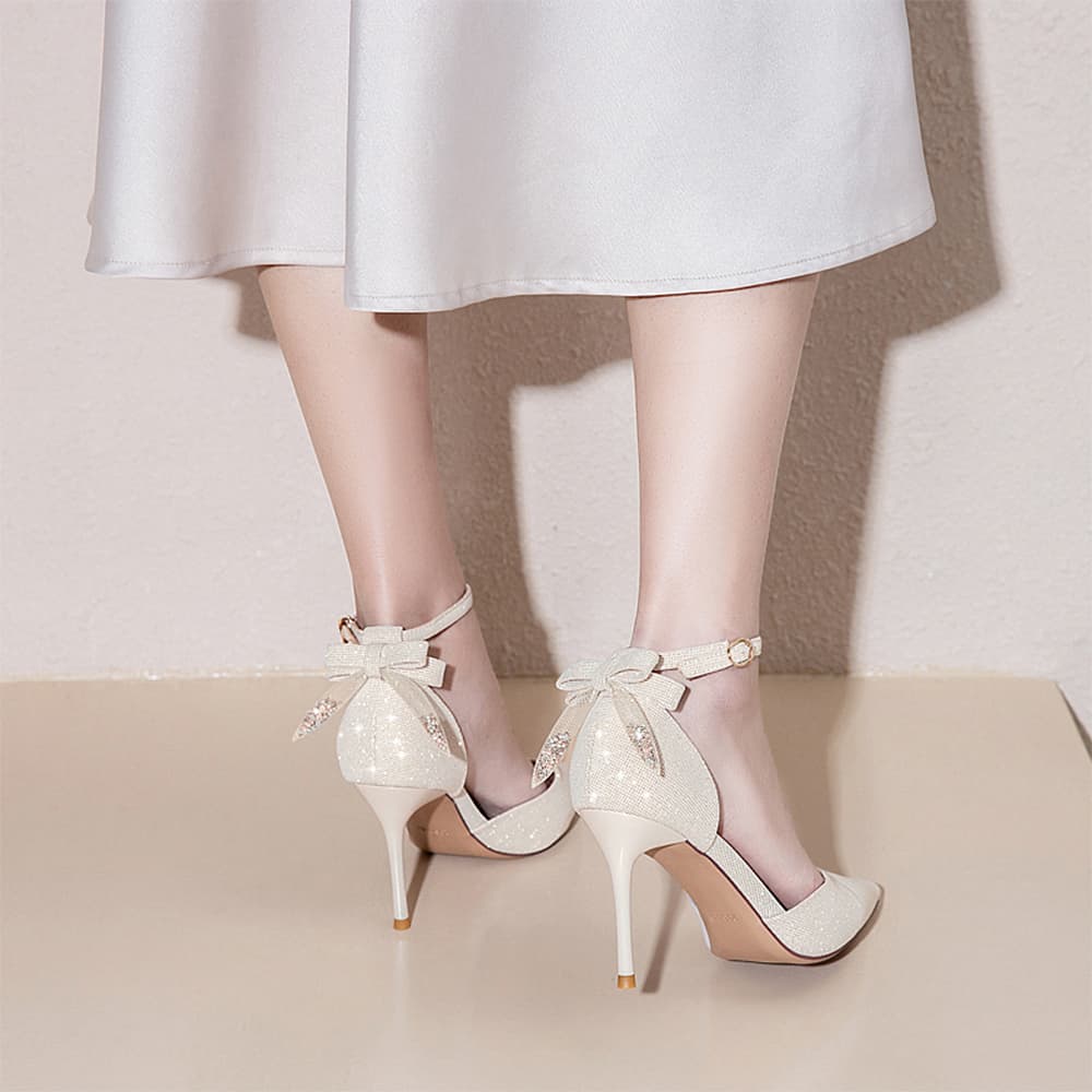 イエベ春/イエベ秋服 リボン付きポインテッドトゥパンプス