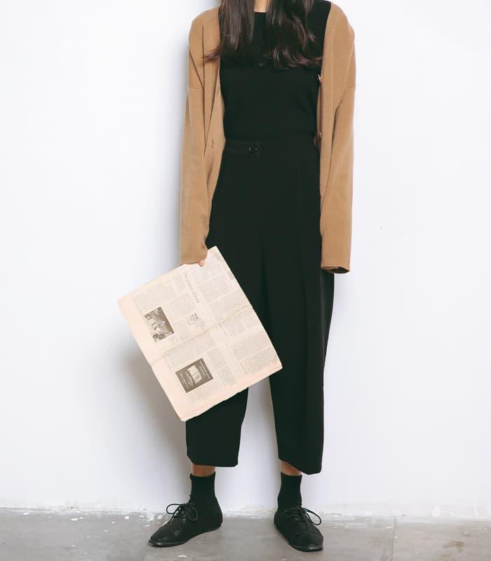 イエベ春/イエベ秋服 上品な ベージュ 柔らか素材 ボタン留め ゆったり カーディガン`