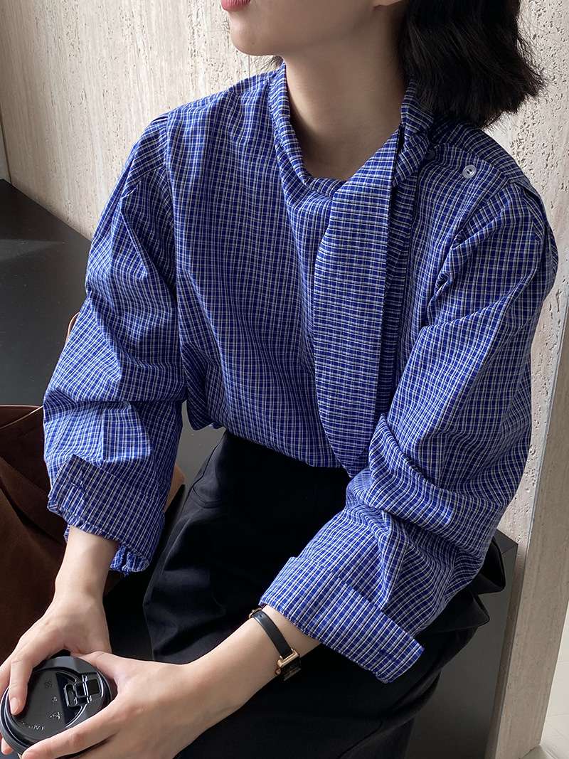 イエベ春/イエベ秋服 シャーリングタイ付きフェミニンブラウス