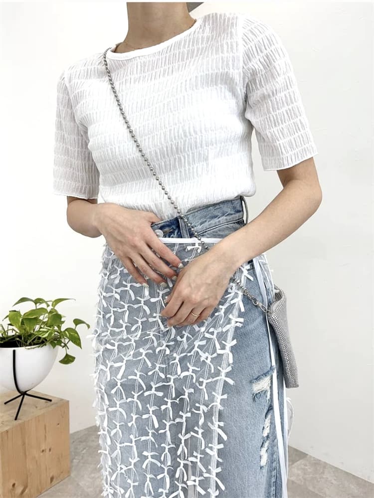 イエベ春/イエベ秋服 立体模様のシャーリングトップス