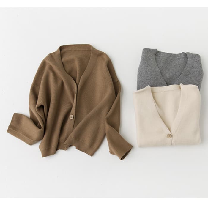 イエベ春/イエベ秋服 上品な ベージュ 柔らか素材 ボタン留め ゆったり カーディガン`