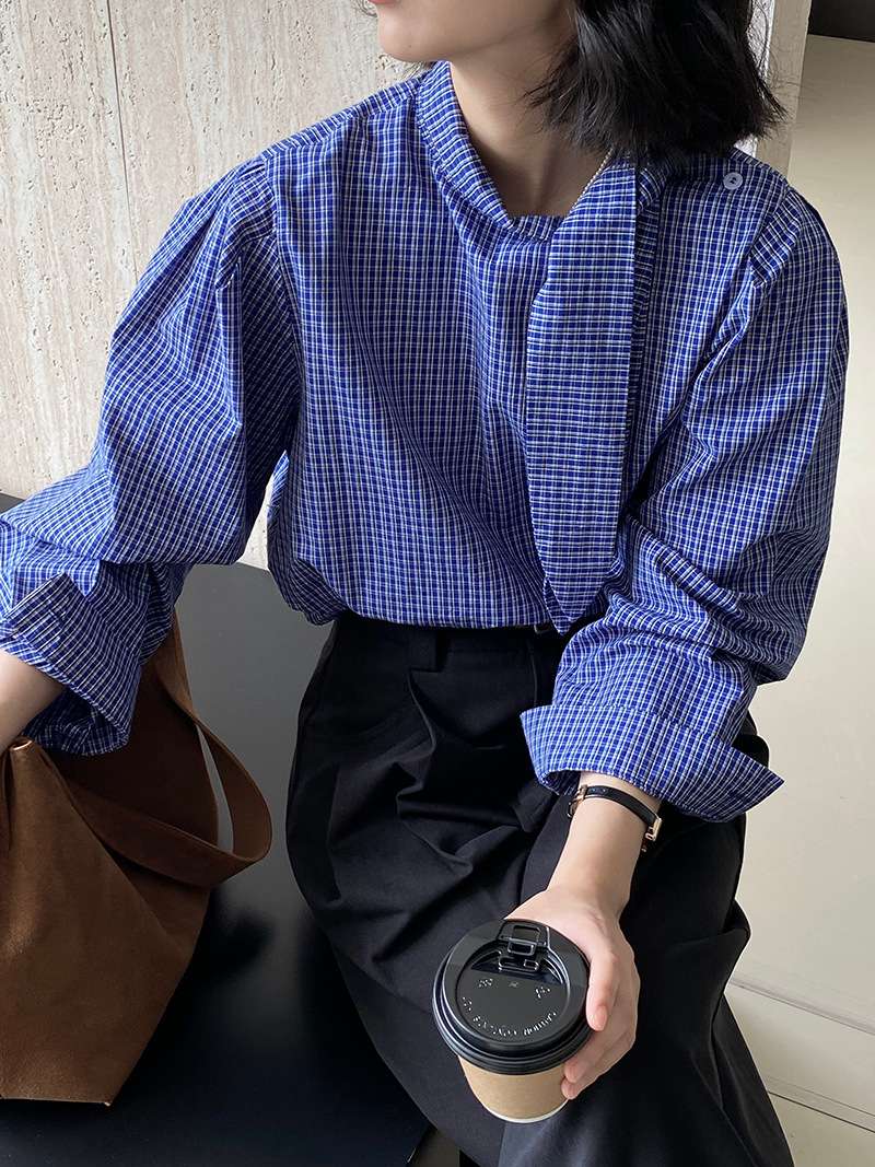 イエベ春/イエベ秋服 シャーリングタイ付きフェミニンブラウス