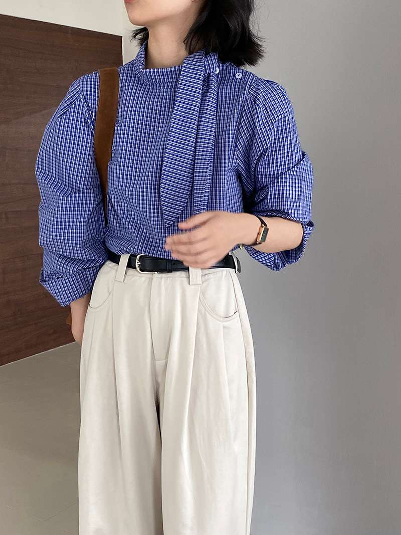 イエベ春/イエベ秋服 シャーリングタイ付きフェミニンブラウス