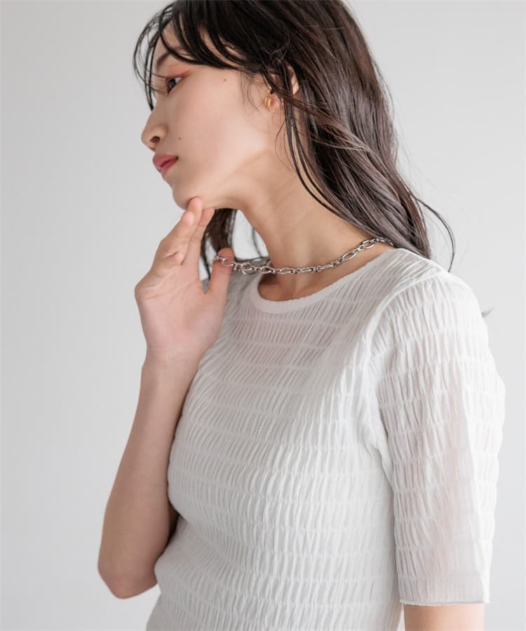 イエベ春/イエベ秋服 立体模様のシャーリングトップス