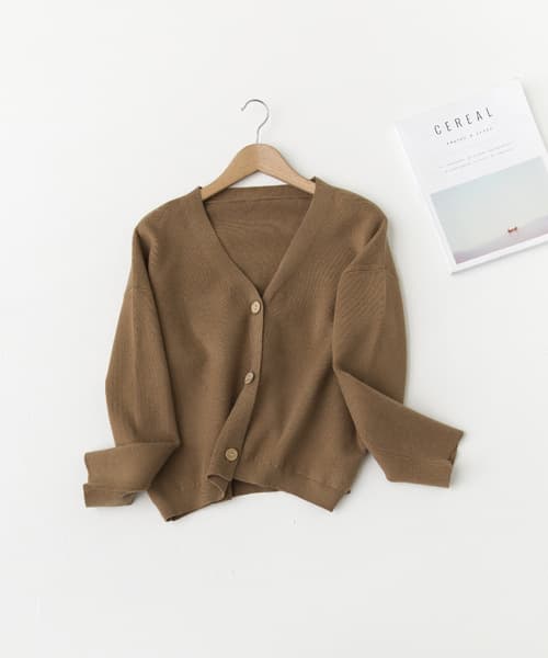 イエベ春/イエベ秋服 上品な ベージュ 柔らか素材 ボタン留め ゆったり カーディガン`