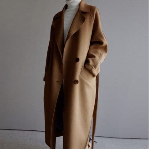 イエベ春/イエベ秋服 上品な襟元が美しいダブルボタンロングコート