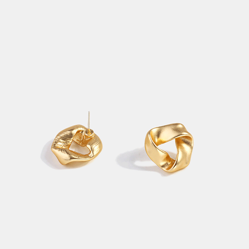 イエベ春/イエベ秋服 ねじれデザイン ゴールドピアス アクセサリー 上品レトロ