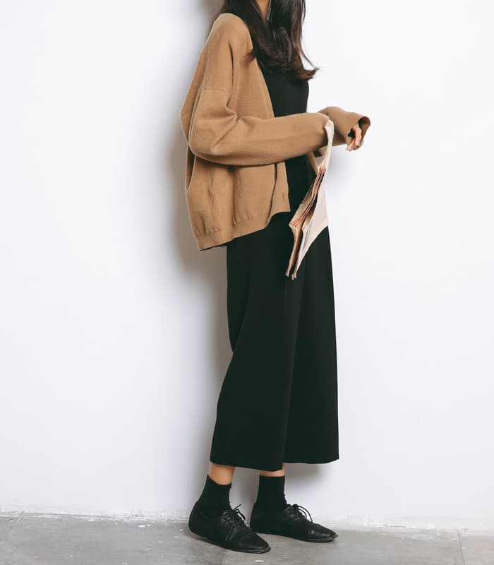 イエベ春/イエベ秋服 上品な ベージュ 柔らか素材 ボタン留め ゆったり カーディガン`