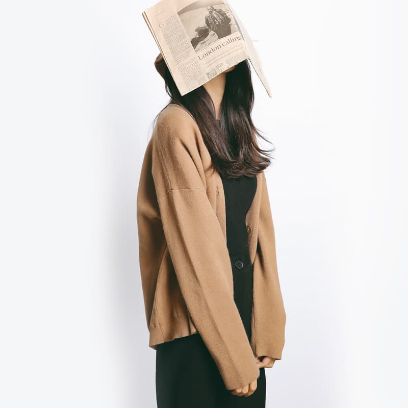 イエベ春/イエベ秋服 上品な ベージュ 柔らか素材 ボタン留め ゆったり カーディガン`